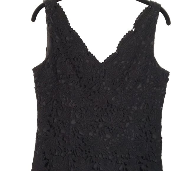 Ann Taylor Dress Size 4 Black Sleeveless Floral Eyelet V-neck Scalloped Hem - Picture 3 of 13